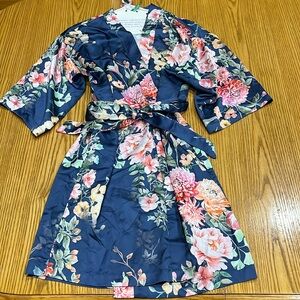 Flora Polyester Floral bathrobe. So silky and comfy. Very pretty! note below